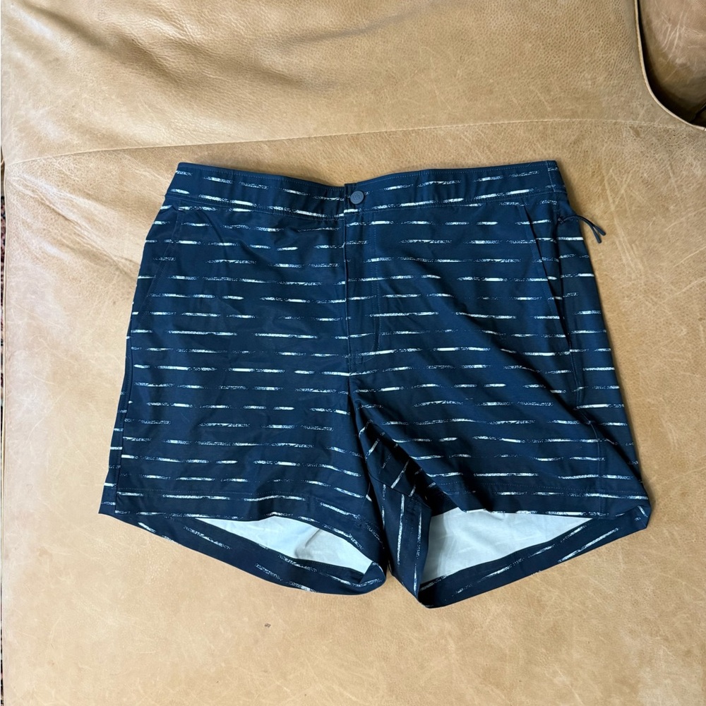 VRST Men's 5” Resort Short Print Size Medium Men's Navy Sand Washed Stripe NWT